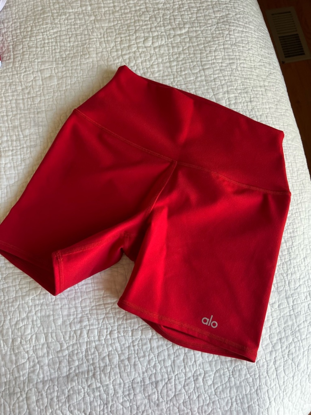 Alo Airbrush high waist shorts red size S - Picture 3 of 6